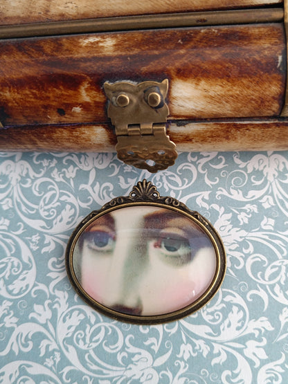 Broche cabochon verre oeil , original style cabinet de curiosités victorien