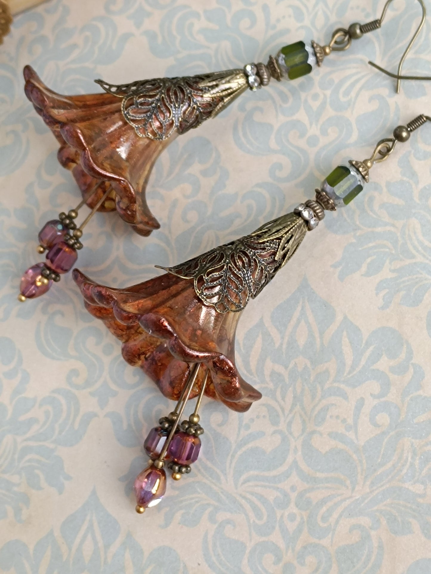 Boucles d'Oreilles Fleur Trompette mélancolique printanière