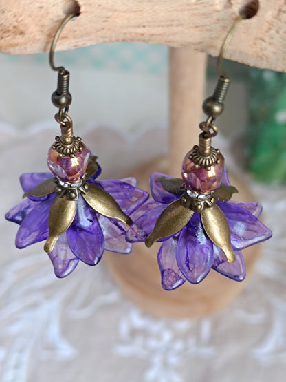 Boucles d'oreilles fleurs pompons ultra violettes