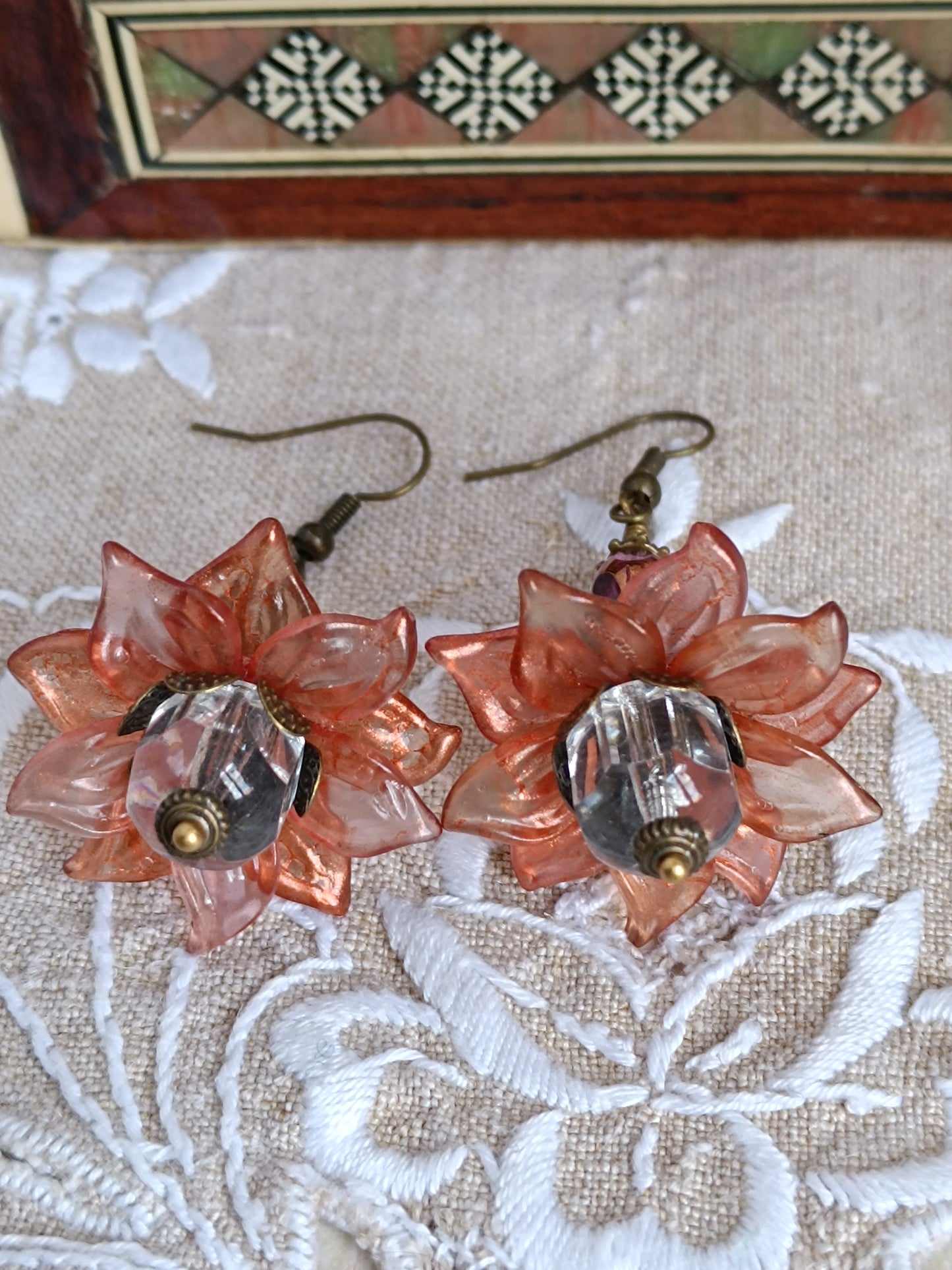 Boucles d'oreilles fleurs féeriques pompons rosée du matin