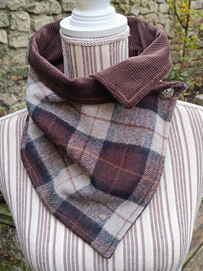 Tour de cou tartan écossais laine doublé velours côtelé et bouton vintage héraldique