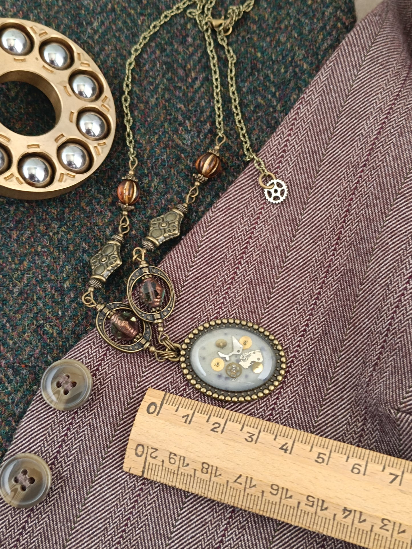Collier chaîne et chapelet de perles pendentif ovale steampunk