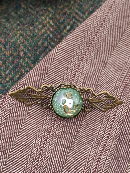 Broche épinglette cabochon steampunk verte