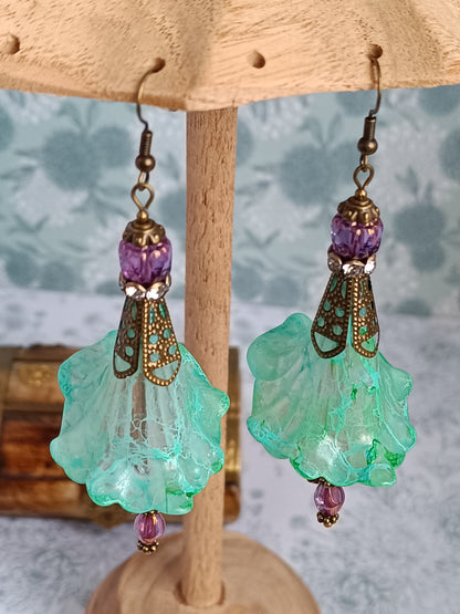 Vue suspendue Boucles d'Oreilles Fleurs Lucite XXL - monture bronze antique sans nickel - bijoux créateur français
