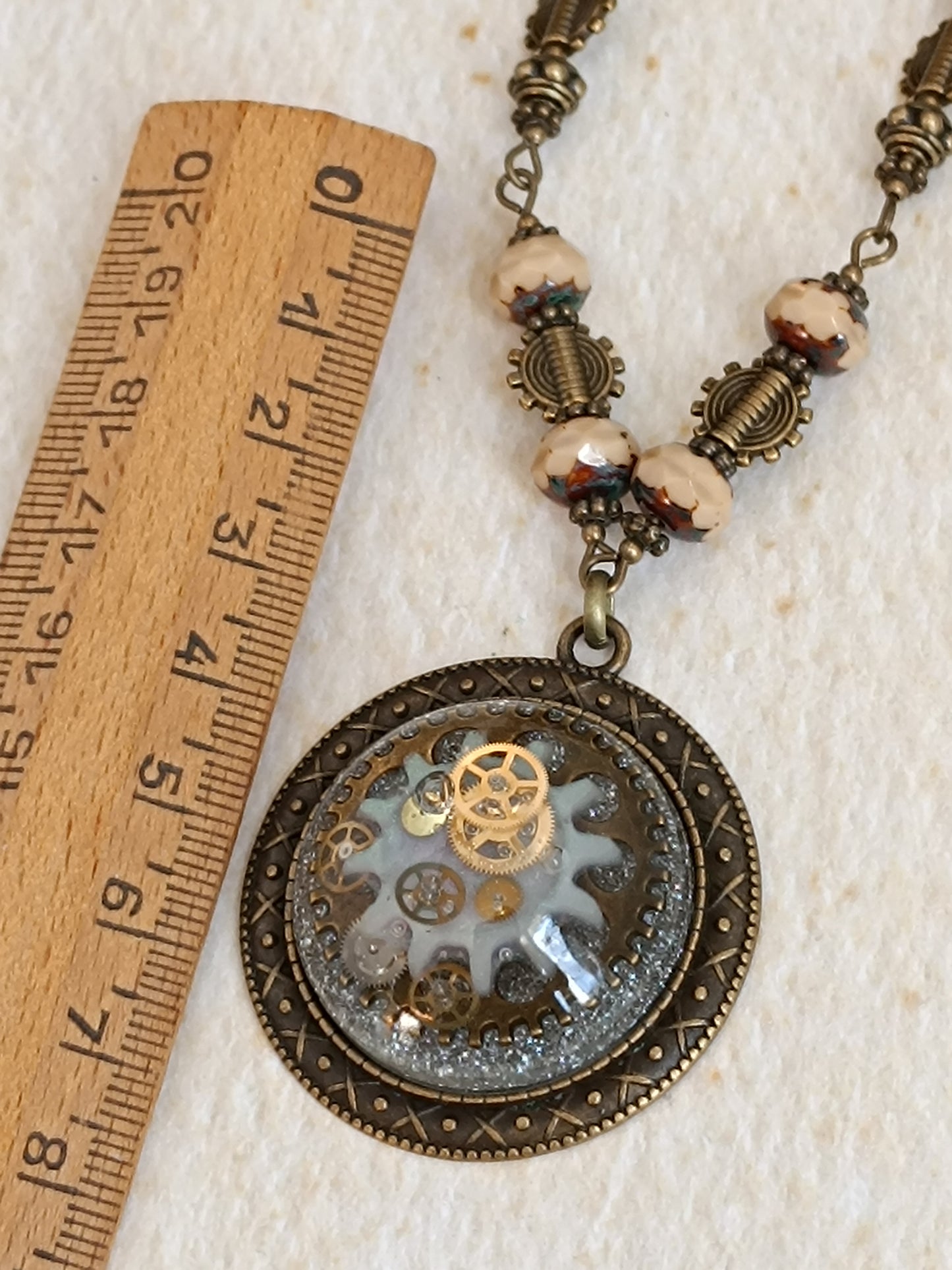 Collier Steampunk Chapelet Perles de Verre Tchèque Grand Pendentif Cabochon Résine Époxy Bronze Artisanal