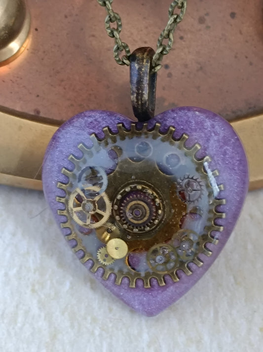Pendentif Steampunk Cœur Engrenages Résine Époxy Violet Chaîne Bronze Artisanal