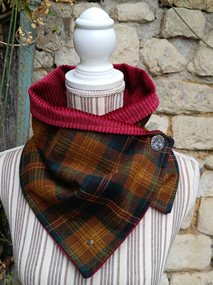Tour de cou tartan laine velours côtelé bordeaux et grand bouton vintage métal et nacre