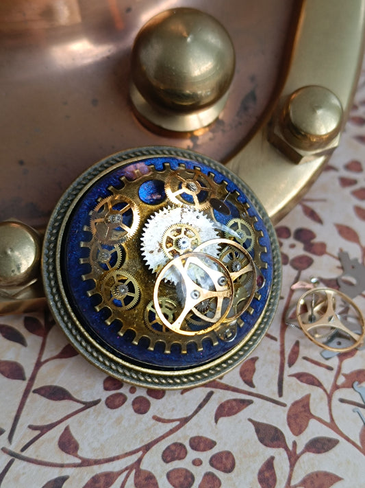 broche dôme de résine époxy  Steampunk