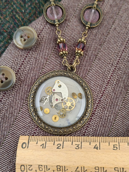 Collier chaîne et chapelet de perles pendentif cabochon steampunk