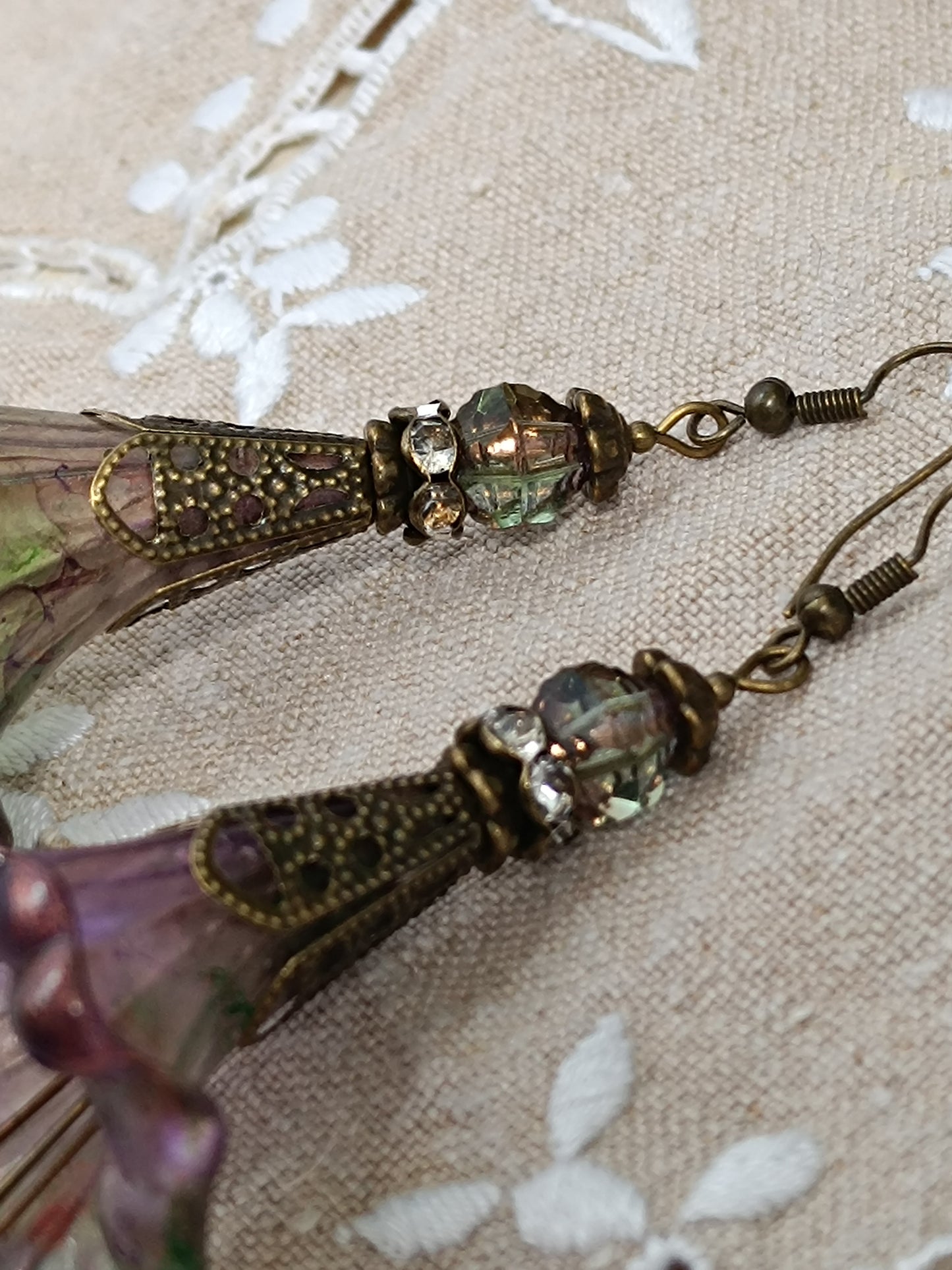 Boucles d'Oreilles Pendantes Féeriques Vertes Violettes Voile Cuivré Perles Verre Tchèque XXL