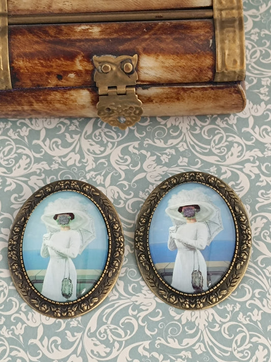 Broche cabochon verre – Illustration René Magritte
