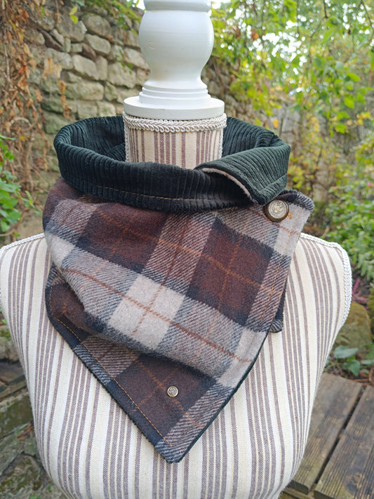 Tour de cou tartan écossais laine doublé velours côtelé et bouton vintage traditionnel
