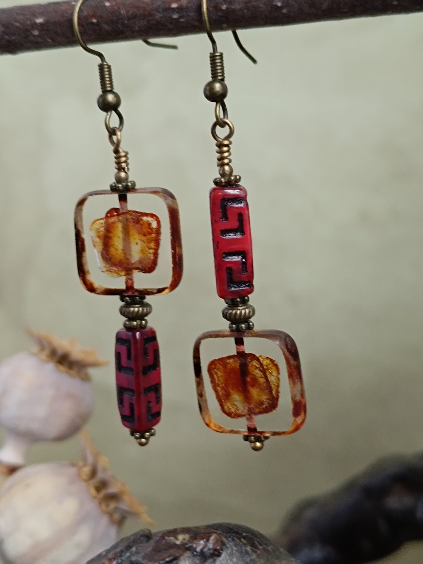 Boucles d'oreilles pendantes perles de verre tchèque géométriques asymétriques