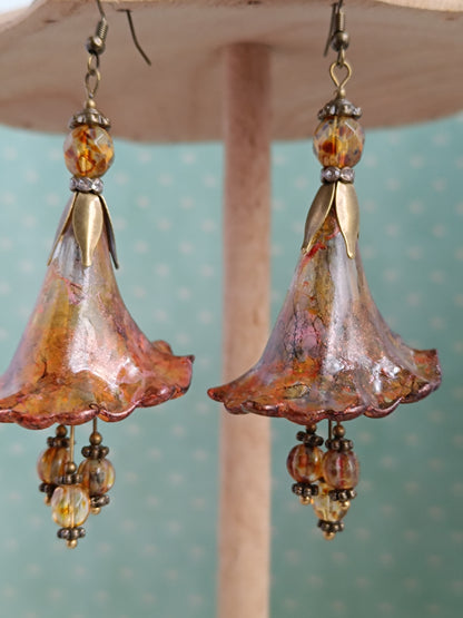 Boucles d'oreilles pendantes fleurs féeriques d'automne bronze - Perles de verre tchèque