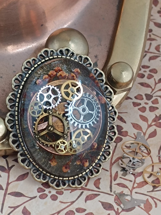 Broche Steampunk Cabochon – Résine Époxy , Engrenages Authentiques et bourgeons