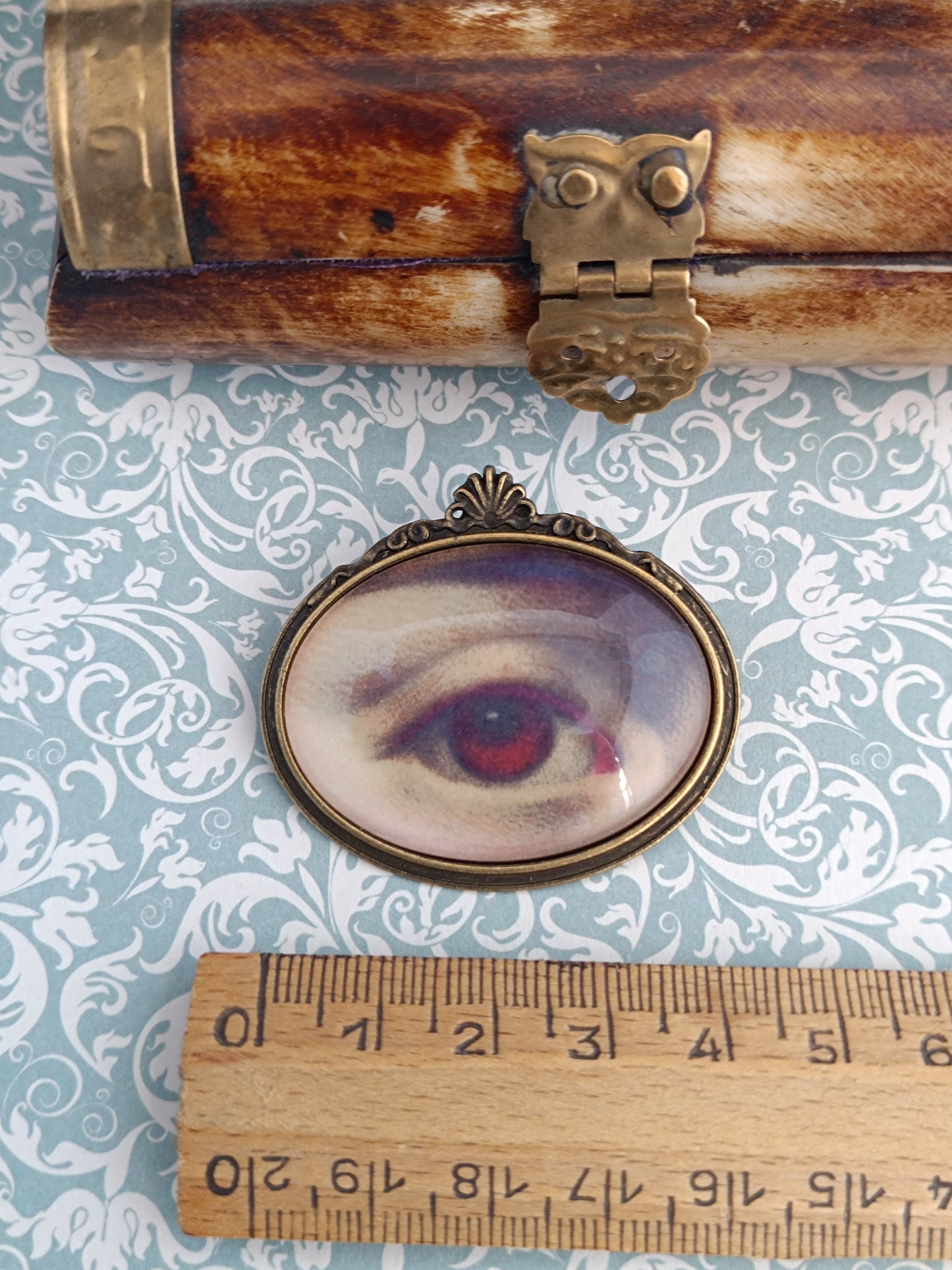 Broche cabochon verre oeil , original style cabinet de curiosités victorien
