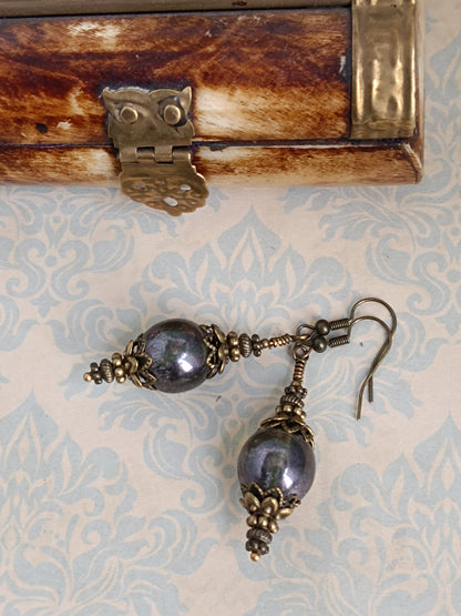 Boucles d'Oreilles Pendantes Victoriennes Verre Tchèque Vert Lustré Bronze Antique