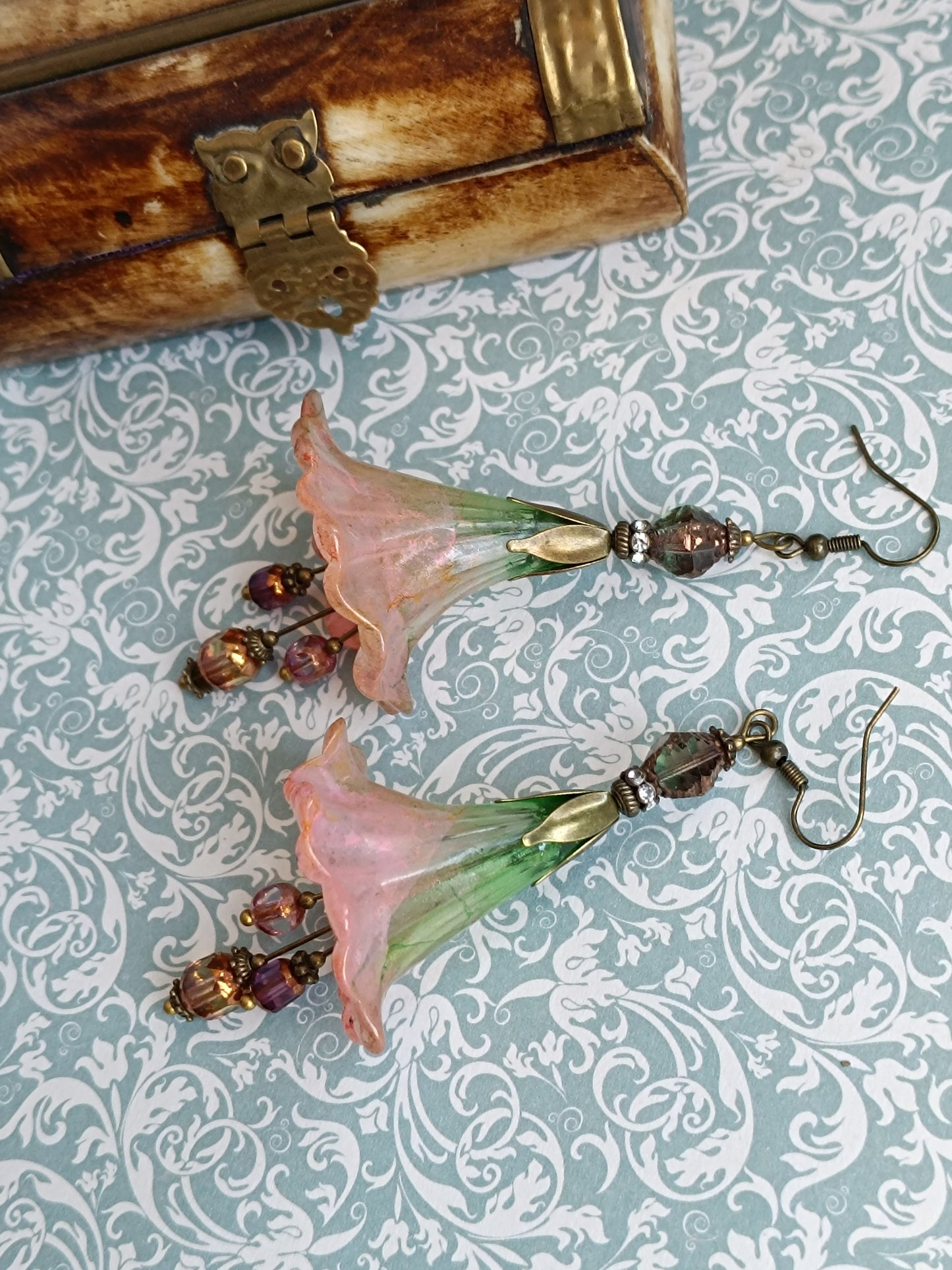 Boucles d'Oreilles Fleur Trompette mélancolique printanière