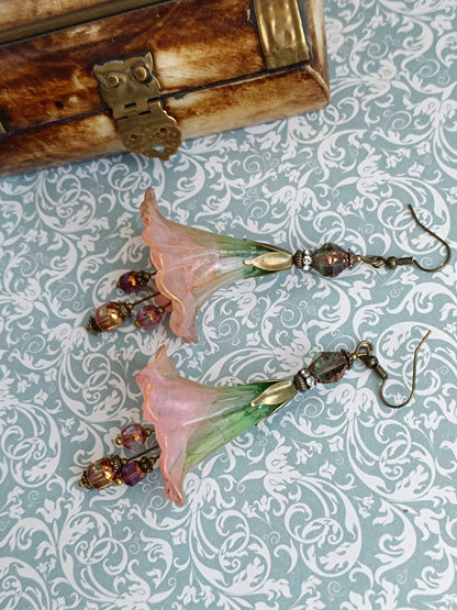 Boucles d'Oreilles Fleur Trompette mélancolique printanière