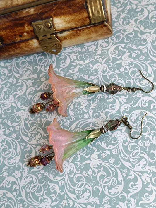 Boucles d'Oreilles Fleur Trompette mélancolique printanière