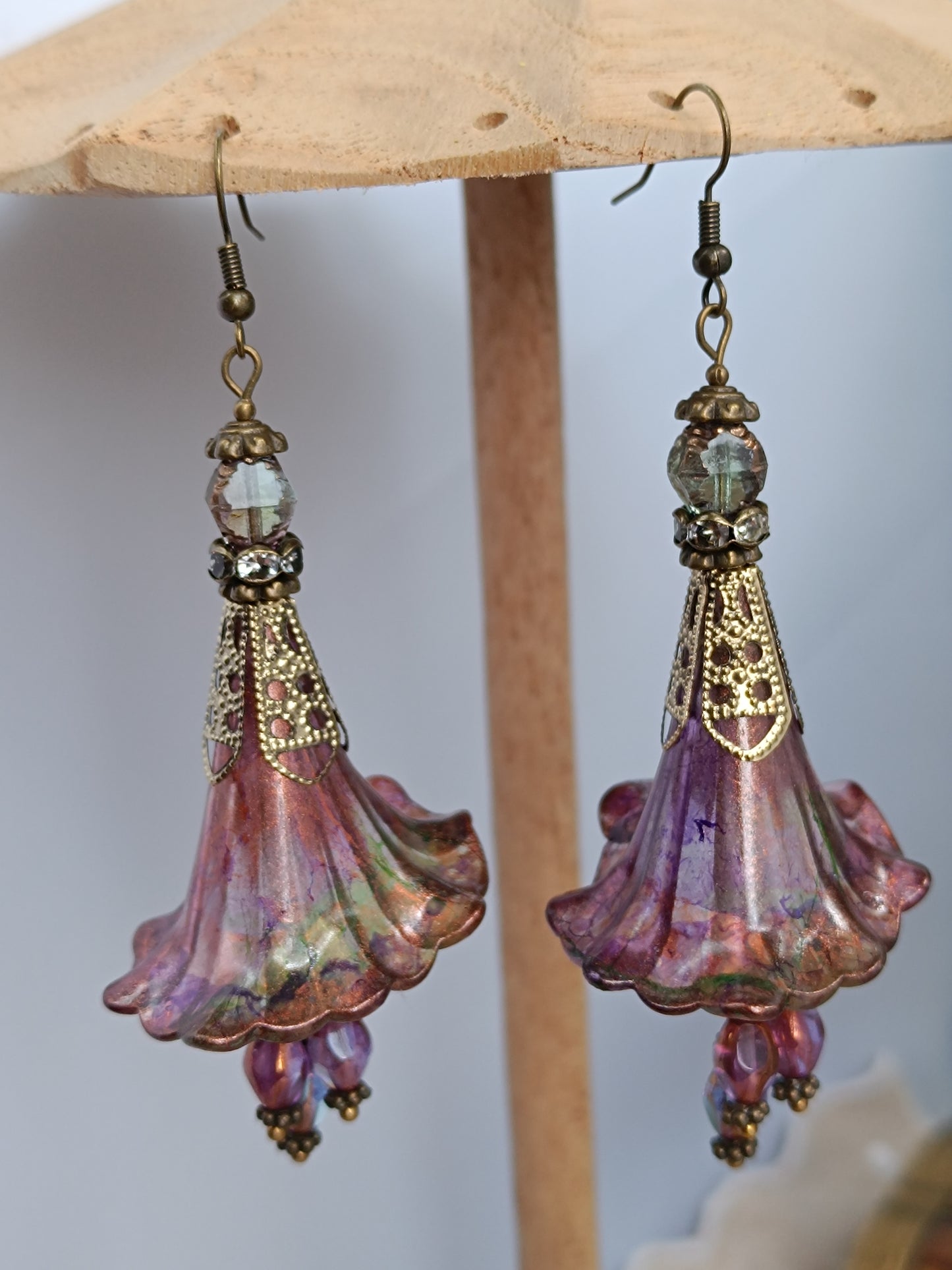 Boucles d'Oreilles Pendantes Féeriques Vertes et Violettes Perles Verre Tchèque XXL