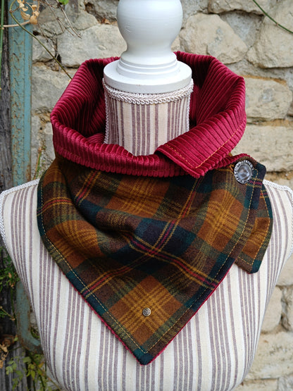 Tour de cou tartan laine velours côtelé bordeaux et grand bouton vintage métal et nacre