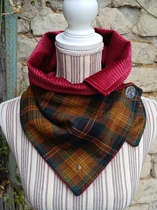 Tour de cou tartan laine velours côtelé bordeaux et grand bouton vintage métal et nacre