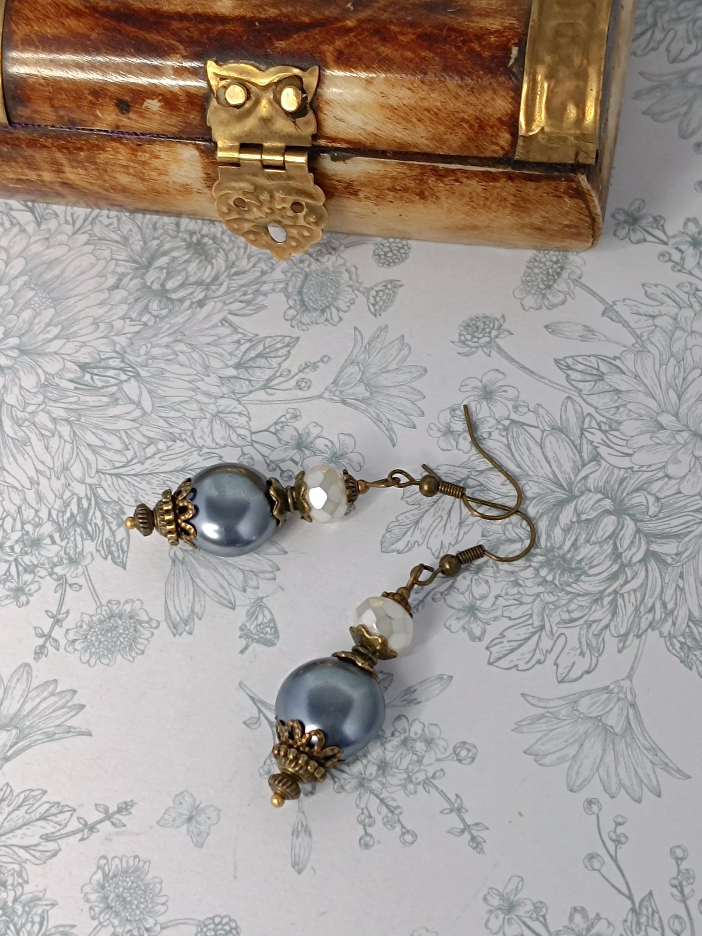 Boucles d'Oreilles Perles Rondes Précieuses - Verre Tchèque Nacré Bronze