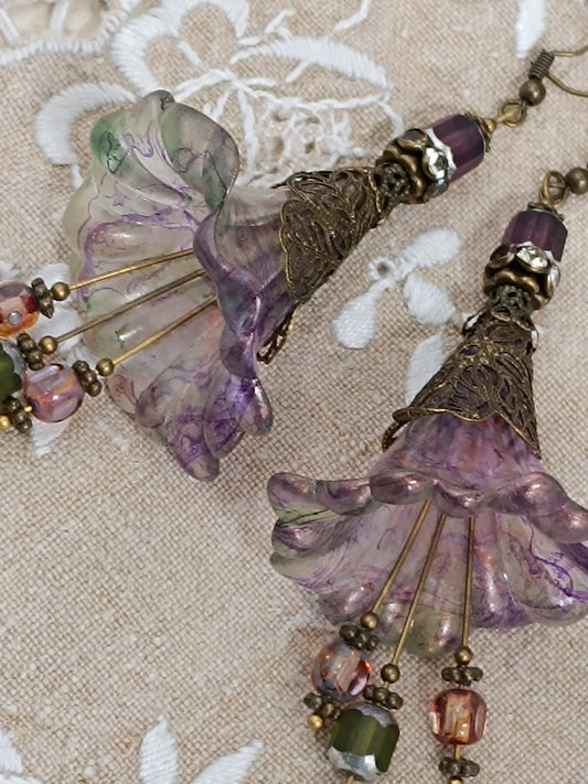 Boucles d'Oreilles Pendantes Féeriques Vertes et Violettes Fleurs Acrylique Perles Verre Tchèque XXL
