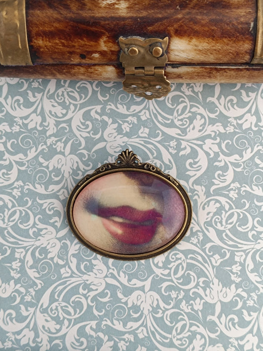 Broche cabochon verre bouche, original style cabinet de curiosités victorien