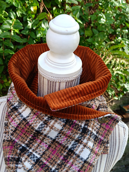 Tour de cou lainage bouclette marron noir rose doublé velours côtelé marron et bouton nacre Art Déco