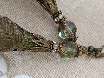 Boucles d'Oreilles Pendantes Féeriques Vertes et Violettes Fleurs Acrylique Perles Verre Tchèque XXL
