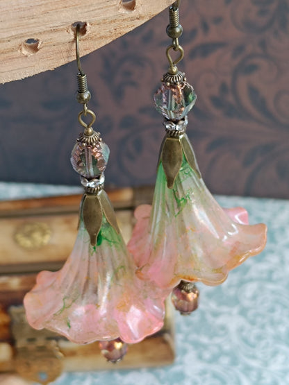 Boucles d'Oreilles Fleur Trompette mélancolique printanière