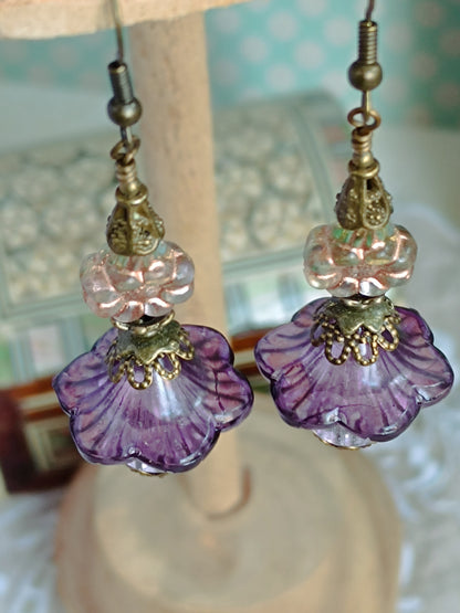 Boucles d'oreilles fleurs améthyste et fleurets verts