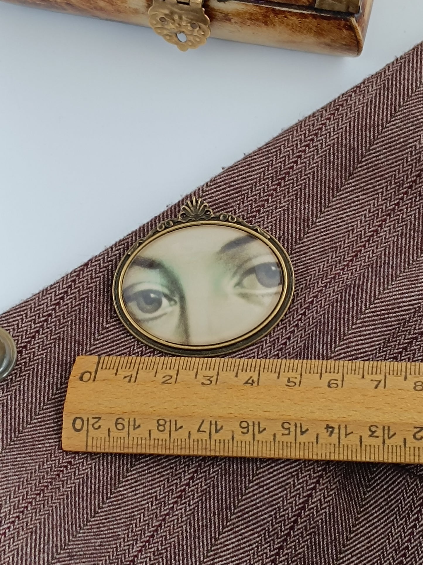 Broche cabochon verre oeil , original style cabinet de curiosités victorien
