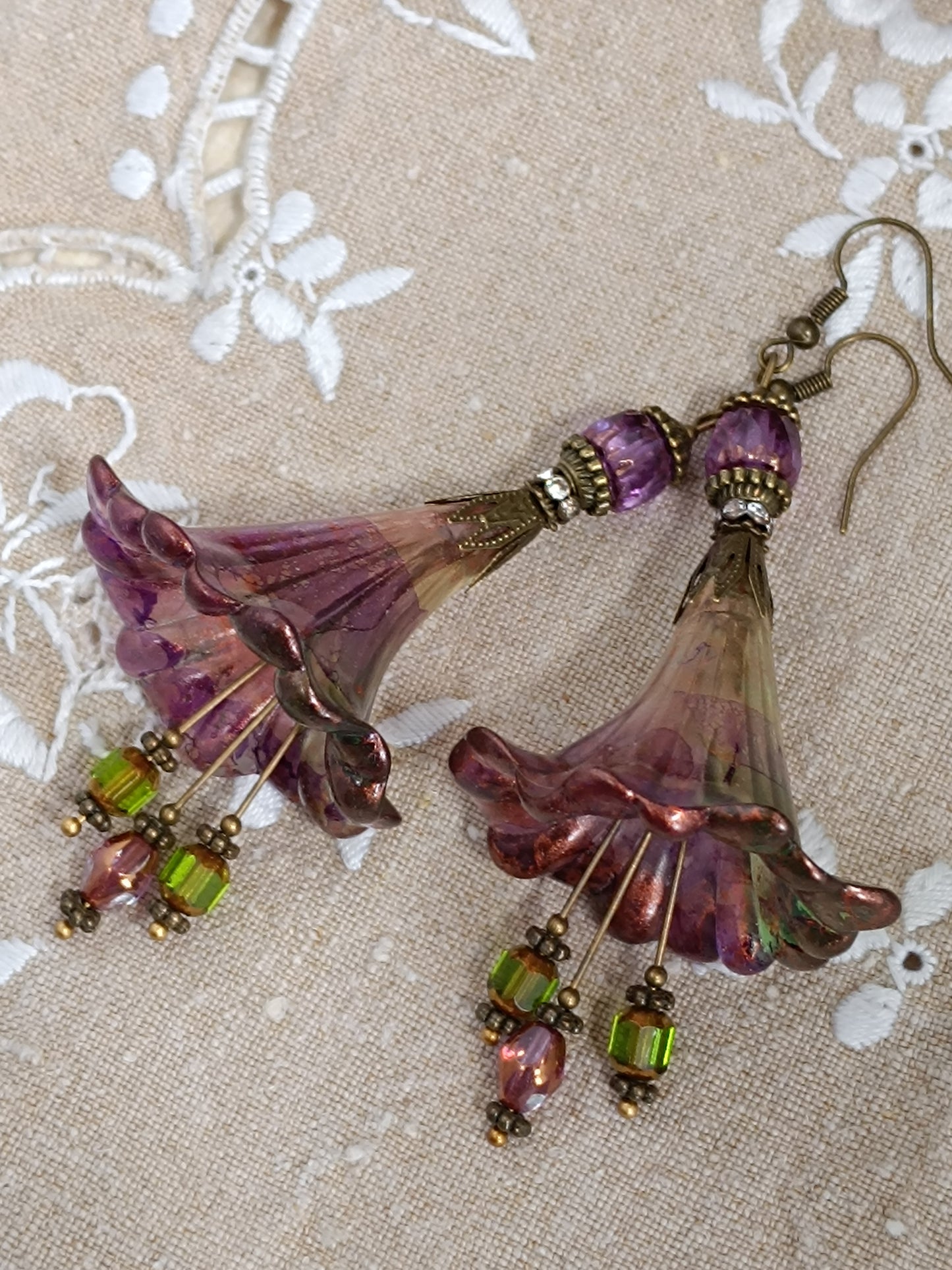 Boucles d'Oreilles Pendantes Féeriques Violettes Vertes Reflets Cuivré Magique Perles Verre Tchèque XXL