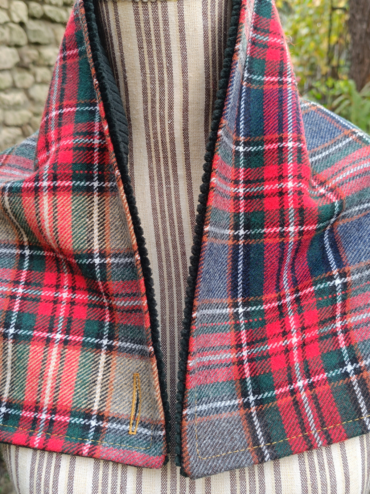 Tour de cou tartan écossais en laine et velours avec bouton boussole vintage
