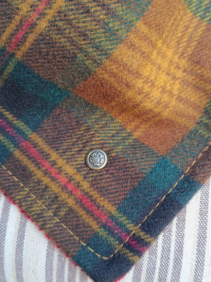 Tour de cou tartan laine et velours bordeaux avec bouton Art déco en nacre