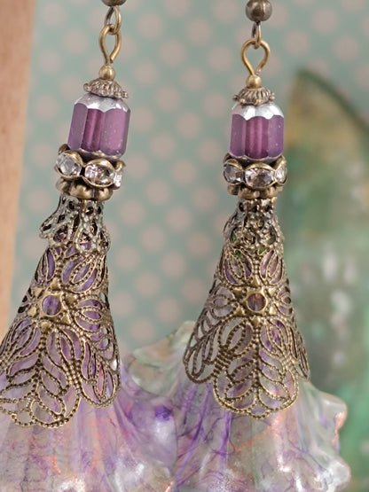 Boucles d'Oreilles Pendantes Féeriques Vertes et Violettes Fleurs Acrylique Perles Verre Tchèque XXL