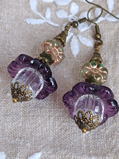 Boucles d'oreilles fleurs améthyste et fleurets verts