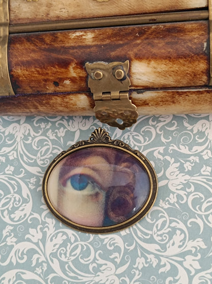 Broche cabochon verre oeil , original style cabinet de curiosités victorien
