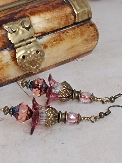 Parure Collier Boucles d'Oreilles Fleurs Féeriques Lucite Rose Verre Tchèque Bronze Antique