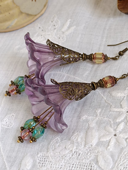 Boucles d’oreilles Fleurs XXL violettes – Bleu ciel & rose tendre, bronze antique