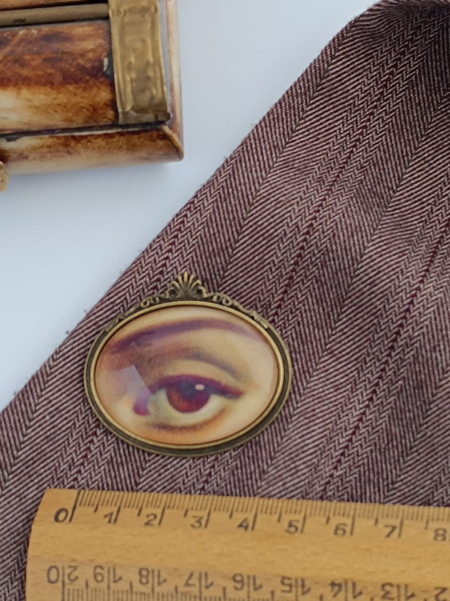 Broche cabochon verre oeil , original style cabinet de curiosités victorien