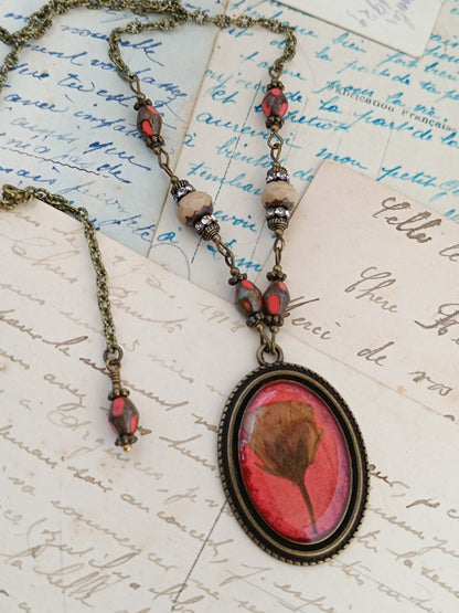 Collier Cabochon Fleurs de Cerisier Rouge Orangé Bronze Antique Pièce Unique 4 x 2,8 cm