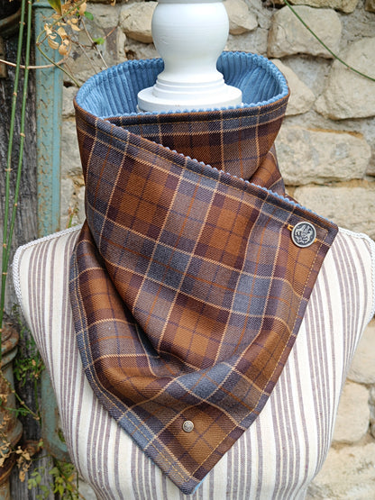 Tour de cou tartan pure laine velours côtelé bleu et bouton vintage blason licorne