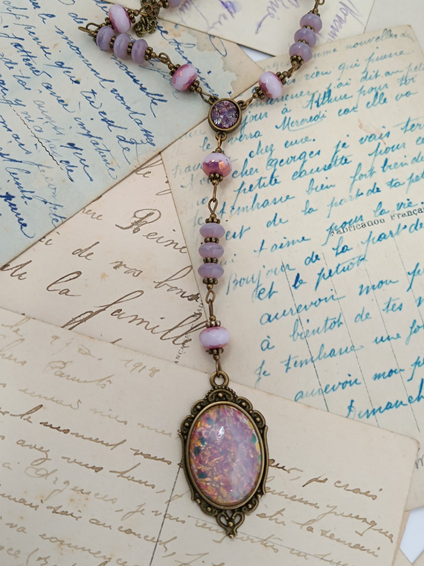 Collier Pendentif Vintage "Éclat Confetti" en Laiton et Verre Bohème