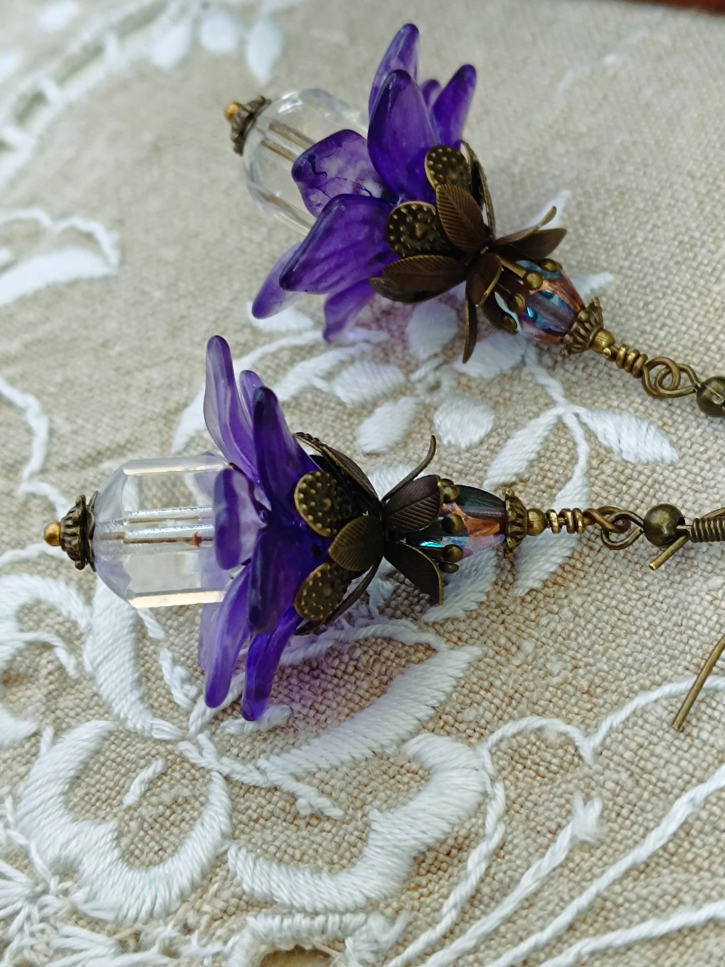 Boucles d'oreilles Fleurs Pompons Ultra Violettes Féeriques Bijou Bohème
