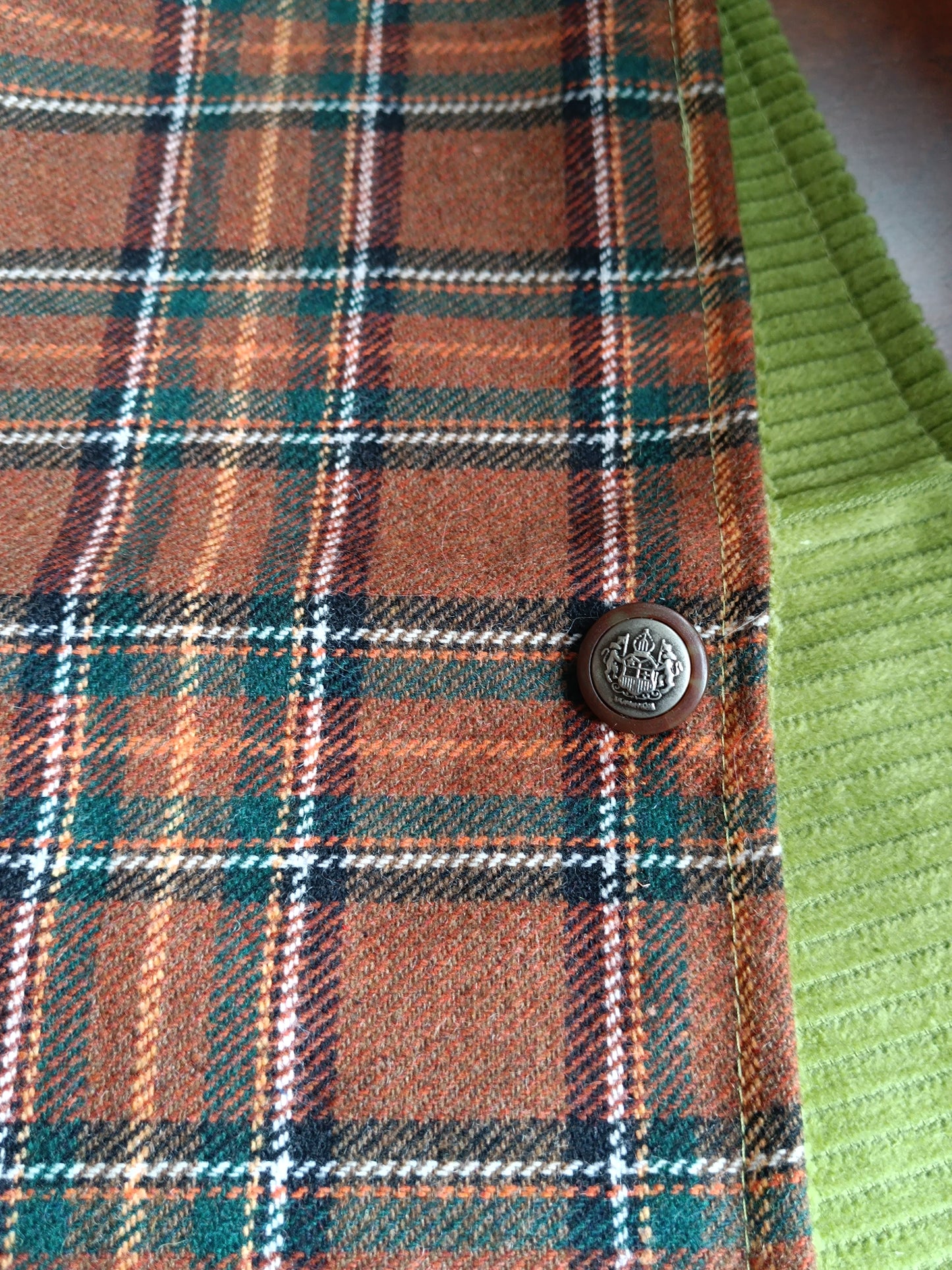 Tour tartan écossais lainage marron doublé velours vert et bouton ancien
