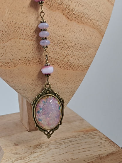 Collier Pendentif Vintage "Éclat Confetti" en Laiton et Verre Bohème